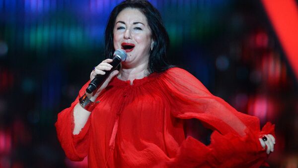 Певица Тамара Гвердцители выступает в третий день Международного конкурса молодых исполнителей популярной музыки Новая Волна 2016 в Сочи - Sputnik Азербайджан