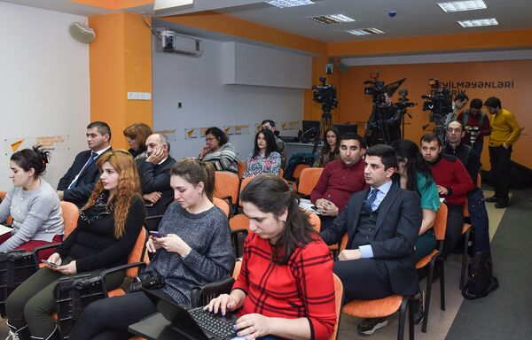 Пресс-конференция на тему Новые правила проведения выпускных экзаменов для IX классов: что они дадут? - Sputnik Азербайджан