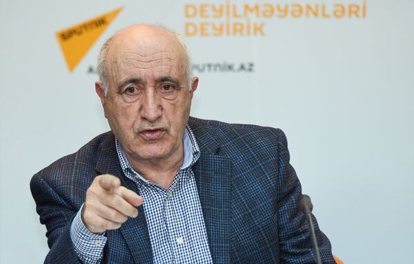 Эксперт в сфере образования Шахлар Аскеров - Sputnik Азербайджан