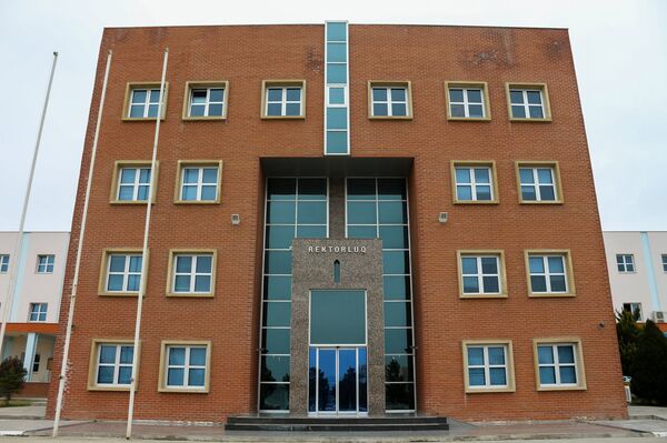 Qafqaz Universitetinin ləğvetmə prosesi başlanılıb Qafqaz Universitetinin ləğvetmə prosesi başlanılıb - Sputnik Azərbaycan