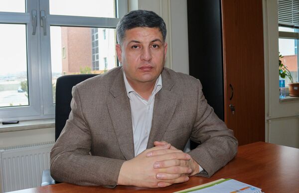 Руководитель пресс-службы Университета Кавказ Раджаб Рза Руководитель пресс-службы Университета Кавказ Раджаб Рза - Sputnik Азербайджан