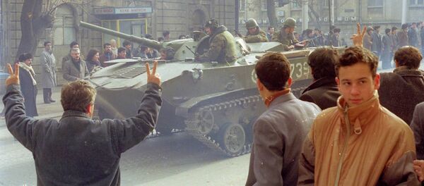 Советский танк в центре Баку, 19 января 1990 года - Sputnik Азербайджан