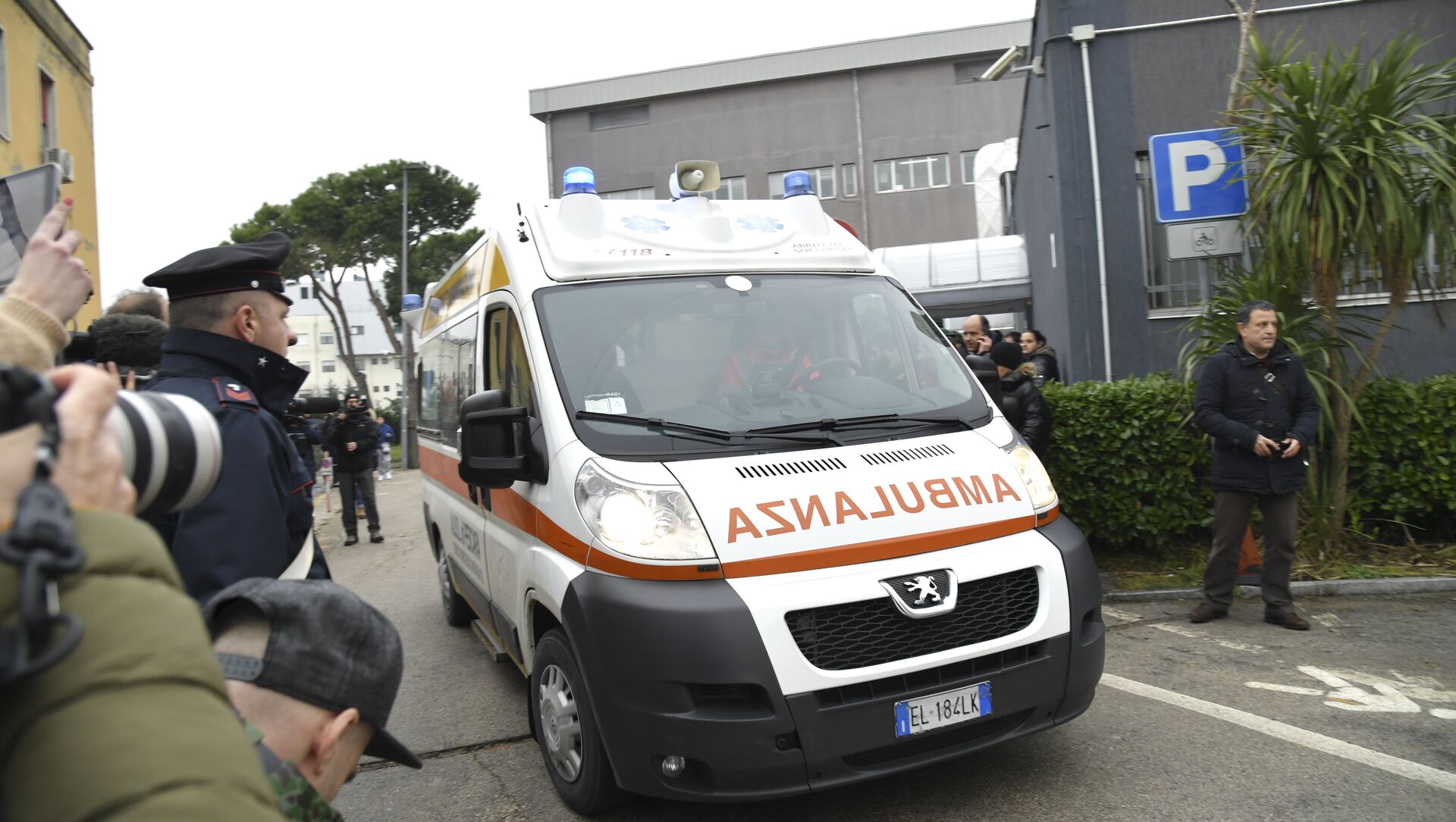 Ambulance arrive. Ambulance Italy.