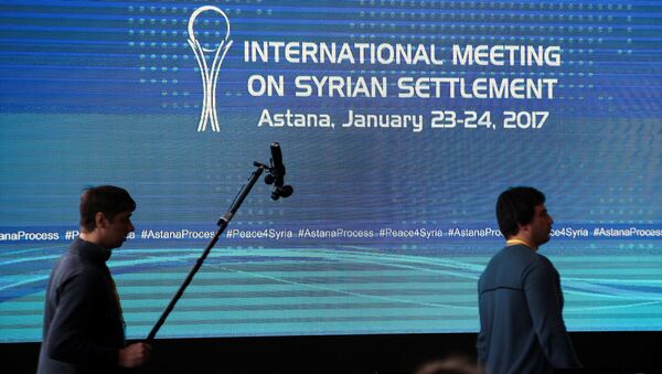 Репортеры в медиа-центре, где начались переговоры по Сирии, Астана, Казахстан, 23 января 2017 года - Sputnik Азербайджан