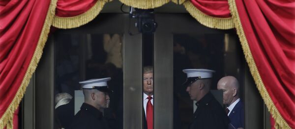 Избранный президент США Дональд Трамп перед инаугурацией в Капитолии, США, Вашингтон, 20 января 2017 года - Sputnik Азербайджан