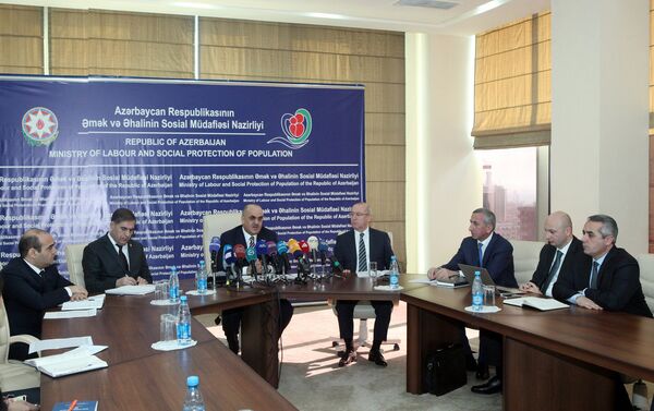 Пресс-конференция министра труда и социальной защиты населения Салима Муслимова - Sputnik Азербайджан