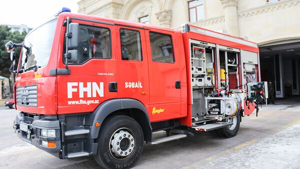 Пожарная машина Государственной противопожарной части Сабаильского района - Sputnik Азербайджан