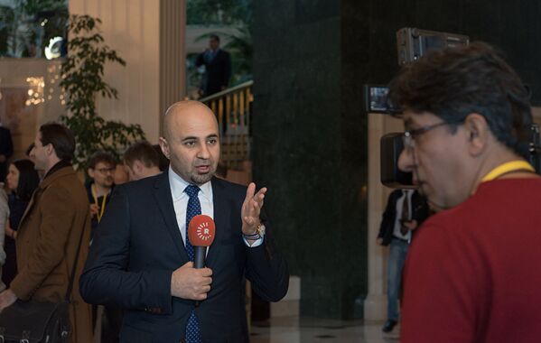 Иностранные репортеры записывают стендапы и шлют сводки с места событий о ходе астанинского процесса. - Sputnik Азербайджан