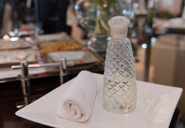 Душистая вода для омовения рук в отеле Rixos President Astana. - Sputnik Азербайджан