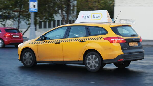 Автомобиль Яндекс.Такси в Москве - Sputnik Азербайджан