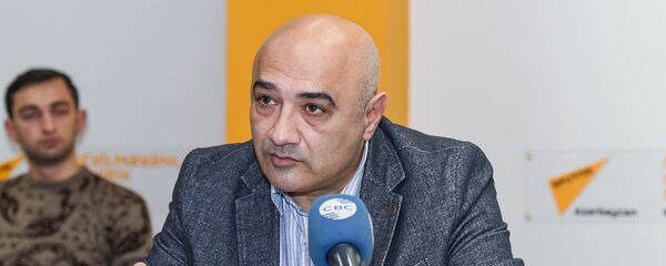 Политолог Тофик Аббасов - Sputnik Азербайджан