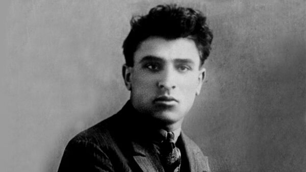 Микаил Мушфиг, азербайджанский поэт - Sputnik Азербайджан