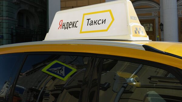 Автомобиль службы Яндекс-такси в Москве, фото из архива - Sputnik Азербайджан
