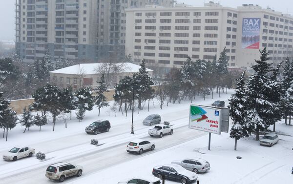Обильный снегопад в Баку - Sputnik Азербайджан