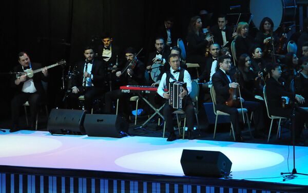 На сцене Дворца Гейдара Алиева состоялся грандиозный творческий вечер композитора Тофика Гулиева - Sputnik Азербайджан