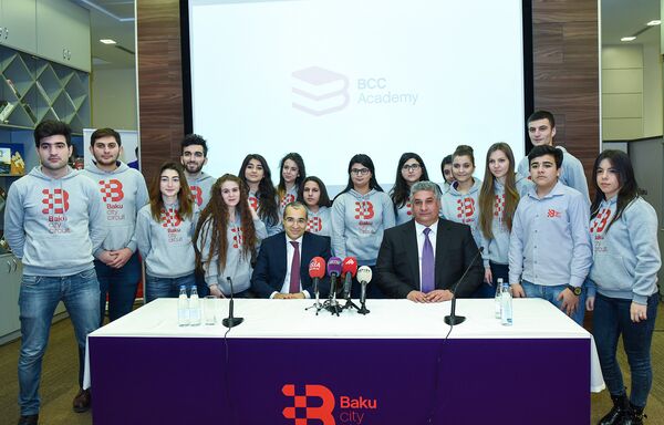 Открытие академии волонтеров гонки Гран-при Азербайджана - Sputnik Азербайджан