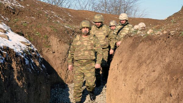 Министр обороны АР Закир Гасанов проверил подготовку подразделений на передней линии - Sputnik Azərbaycan
