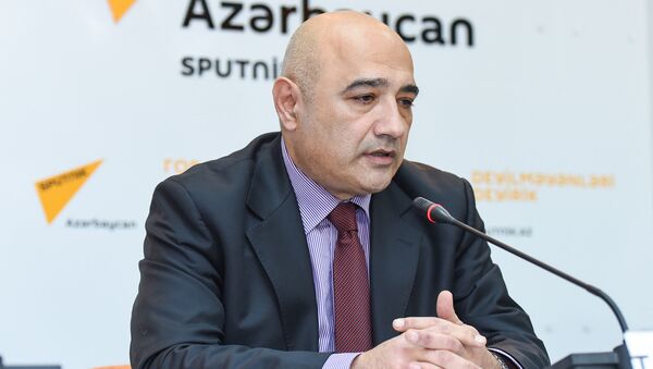 политолог Тофиг Аббасов - Sputnik Азербайджан