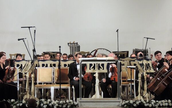 Выступление Валерия Хлебникова на сцене Азербайджанской государственной филармонии - Sputnik Азербайджан