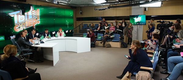 Пресс-конференция, посвященная международному детскому вокальному конкурсу телеканала НТВ Ты супер! - Sputnik Азербайджан