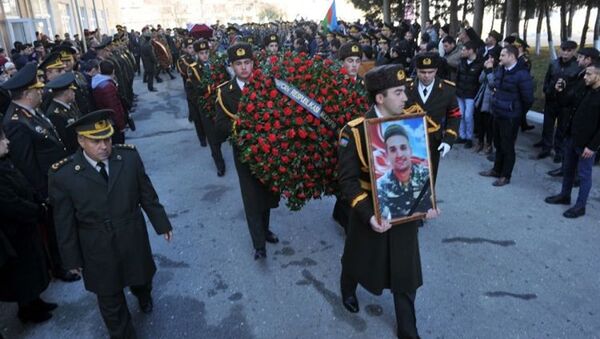 Похороны военнослужащего ВС Азербайджана Чингиза Гурбанова - Sputnik Азербайджан