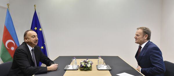 Президент Ильхам Алиев встретился с председателем Европейского совета Дональдом Туском Президент Ильхам Алиев встретился с председателем Европейского совета Дональдом Туском - Sputnik Азербайджан