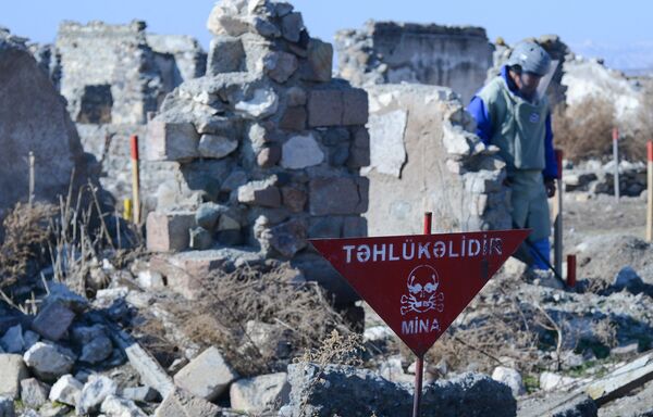 Разминирование села Чоджуг Марджанлы Джабраильского района АР - Sputnik Азербайджан