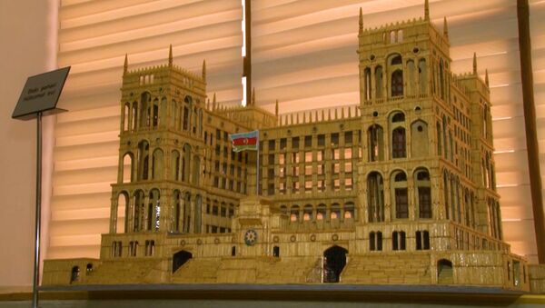 Молодой азербайджанец строит дома и храмы из спичек - Sputnik Азербайджан