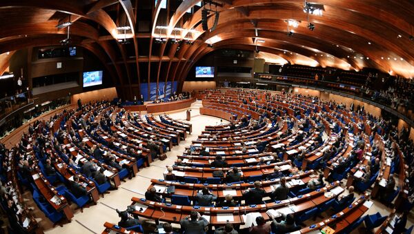 елегаты в зале на пленарном заседании зимней сессии Парламентской ассамблеи Совета Европы - Sputnik Азербайджан