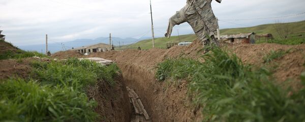 Окопы в зоне карабахского конфликта, фото из архива Окопы в зоне карабахского конфликта, фото из архива - Sputnik Азербайджан