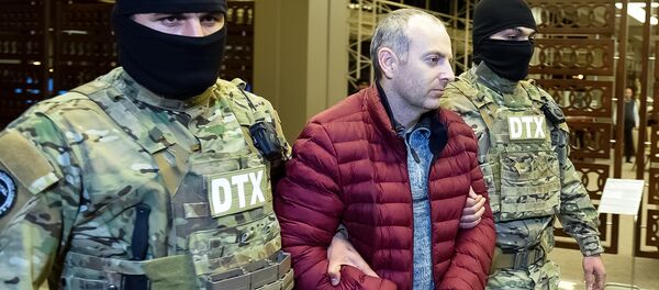 Российско-израильский блогер Александр Лапшин в бакинском аэропорту - Sputnik Азербайджан