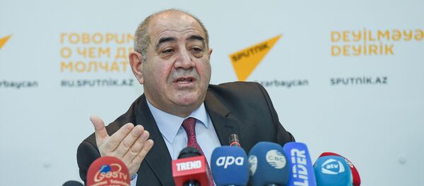 Пресс-конференция директора Центра Республиканской сейсмологической службы Гурбана Етирмишли на тему Сейсмологическая ситуация в Азербайджане Пресс-конференция директора Центра Республиканской сейсмологической службы Гурбана Етирмишли на тему Сейсмологическая ситуация в Азербайджане - Sputnik Азербайджан