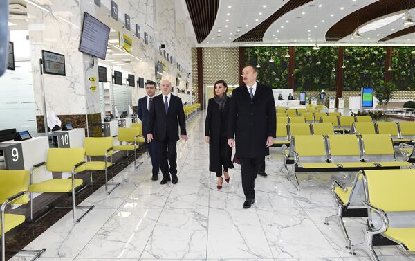 Ильхам Алиев ознакомился с условиями, созданными на Бакинском железнодорожном вокзале после реконструкции - Sputnik Азербайджан