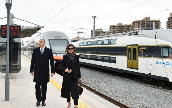 Ильхам Алиев ознакомился с условиями, созданными на Бакинском железнодорожном вокзале после реконструкции - Sputnik Азербайджан