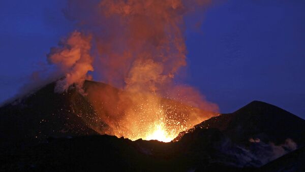Извержение вулкана, фото из архива - Sputnik Азербайджан