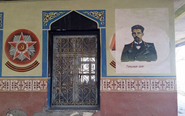 Музей на кладбище в селе Елдили Евлахского района - Sputnik Азербайджан