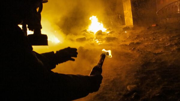 Столкновения протестующих с милицией в центре Киева - Sputnik Азербайджан