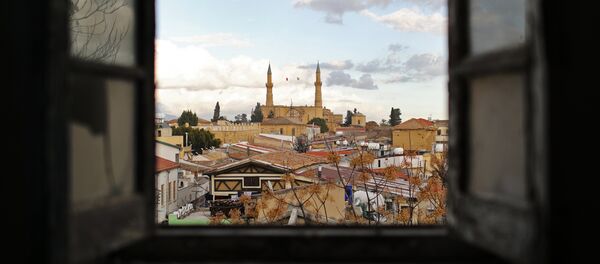 Вид на мечеть Селимийе в северной части города Никосия, фото из архива Вид на мечеть Селимийе в северной части города Никосия, фото из архива - Sputnik Азербайджан