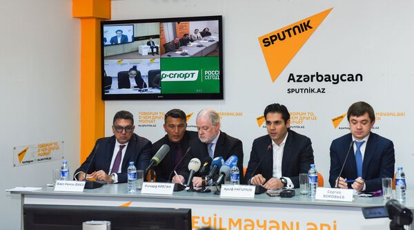 Видеомост Баку-Москва-Астана-Тбилиси на тему Социально-экономические выгоды стран от принятия у себя гонки Формулы-1 Видеомост Баку-Москва-Астана-Тбилиси на тему Социально-экономические выгоды стран от принятия у себя гонки Формулы-1 - Sputnik Азербайджан