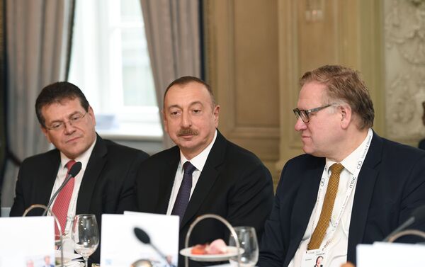 Президент Азербайджана Ильхам Алиев принял участие в «круглом столе» в рамках Мюнхенской конференции по безопасности - Sputnik Азербайджан