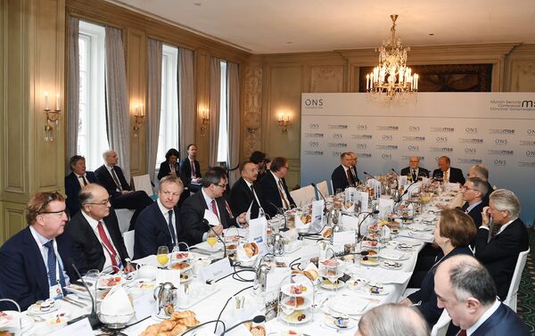 Президент Азербайджана Ильхам Алиев принял участие в «круглом столе» в рамках Мюнхенской конференции по безопасности - Sputnik Азербайджан