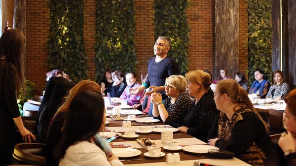 Выступление директора школьного портала Community.az Ульви Агаева Выступление директора школьного портала Community.az Ульви Агаева - Sputnik Азербайджан