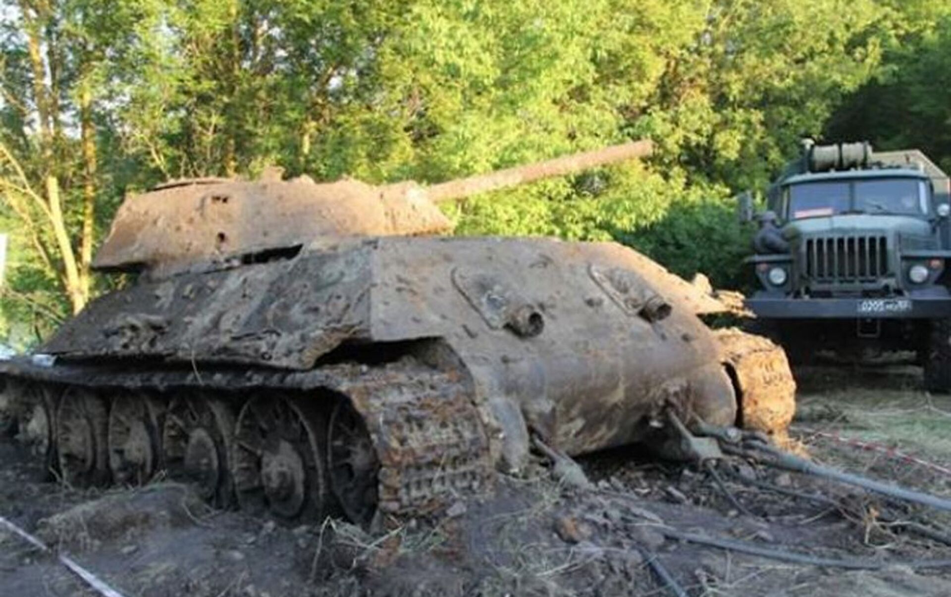 Подъем танка т34 из болота в Подмосковье