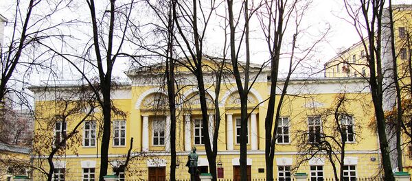 Главное здание Литературного института имени Горького Главное здание Литературного института имени Горького - Sputnik Азербайджан