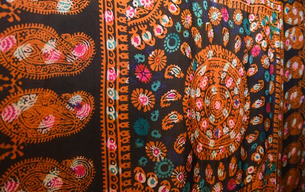 Келагаи – это платки, изготавливаемые вручную и имеющие уникальные узоры, каждый из которых присущ своему региону Азербайджана. - Sputnik Азербайджан