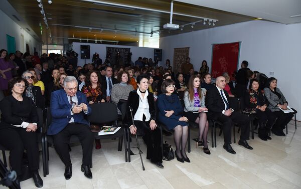 Участники церемонии презентации книги Келагаи - Sputnik Азербайджан