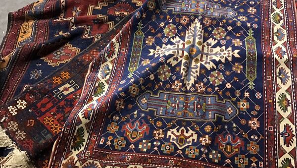 Старинные азербайджанские ковры пытались вывезти из страны - Sputnik Азербайджан