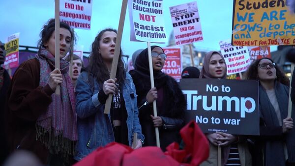 Демонстрация в Лондоне против госвизита Трампа в Великобританию - Sputnik Азербайджан