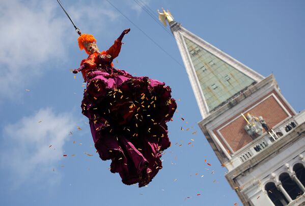 Венецианский карнавал в Италии - Sputnik Азербайджан