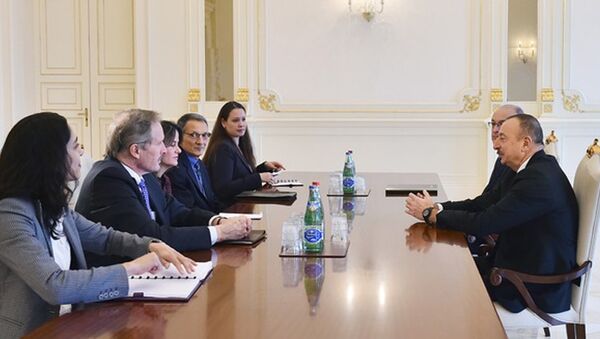 Президент Азербайджана Ильхам Алиев в среду, 22 февраля, принял делегацию во главе с заместителем помощника по энергетической дипломатии госсекретаря США Робин Данниган - Sputnik Азербайджан